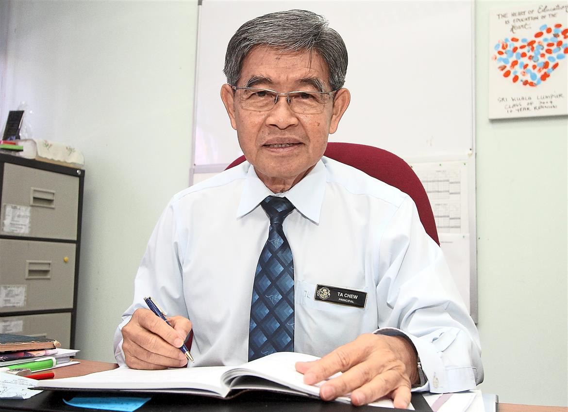 Chew Teck Aun had wanted to be an engineer because of his love for Maths and Science. But life took him on a different path when he accepted a scholarship to pursue teaching. He has not looked back since.